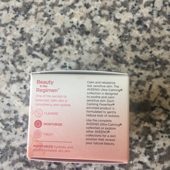 Aveeno Ultra-Calming Night Cream - Picture 4 of 10